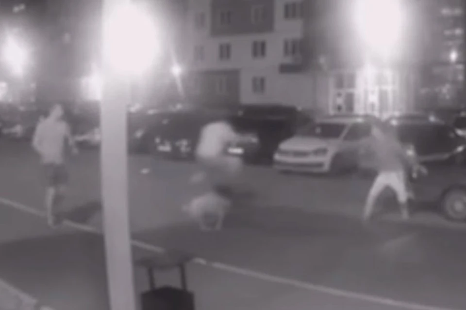 В Сети появилось видео ночной стрельбы в Ленинском районе. Фото: стоп-кадр из видео / «АСТ-54»