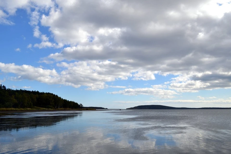 Озера острова сахалин. Тунайча озеро Южно-Сахалинск. Озеро Тунайча. Озеро Тунайча Сахалинская область. Озеро Невское Сахалин.