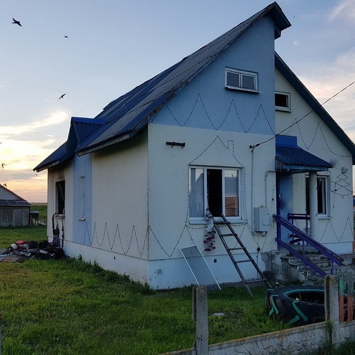 Под Слуцком соседки через окно спасали трех девочек, запертых в горящем доме  - KP.RU