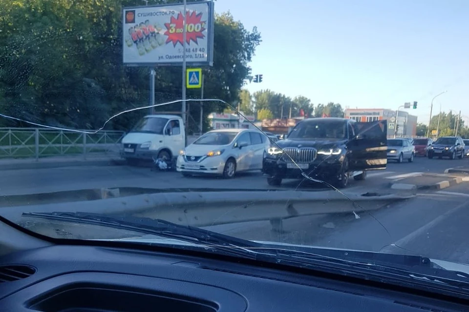 В Новосибирске мотоциклист столкнулся с «БМВ». Фото: Моя Первомайка