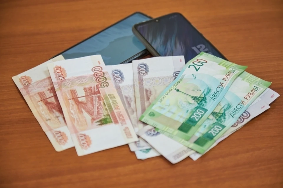 Мошенники заставили томичку купить телефон и перевести им почти полмиллиона рублей.