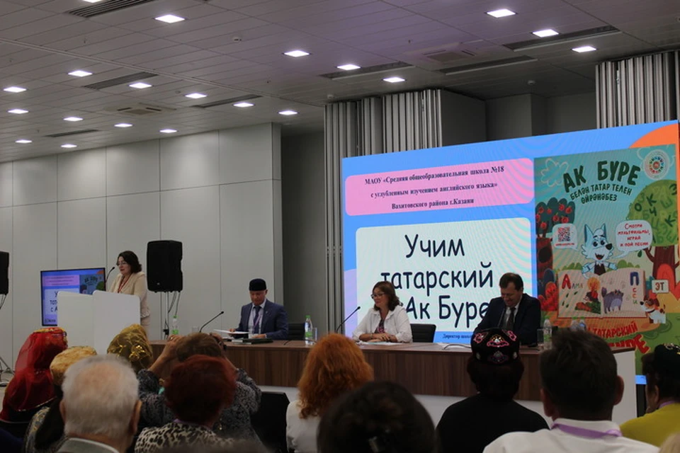 Одно из прозвучавших предложений - обучать малышей родному языку посредством мультфильмов.