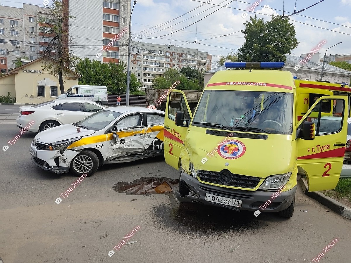 В Туле на улице Октябрьской столкнулись 