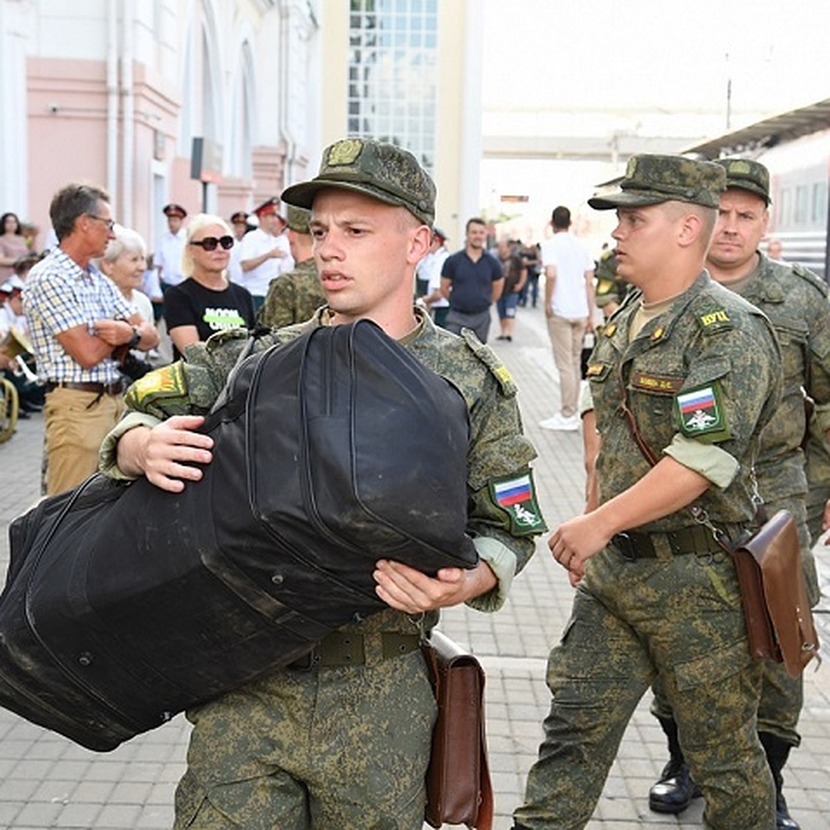 Хабаровские студенты ВУЦ при ДВГУПС отправились на строительство БАМа -  KP.RU