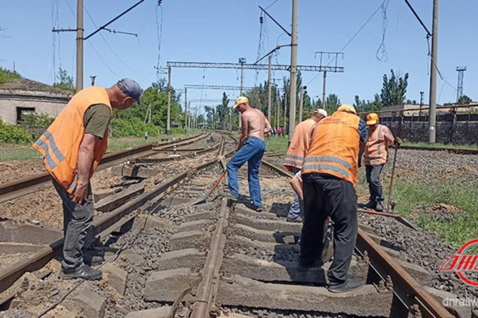 На юге ДНР идет и восстановление железнодорожных путей. Фото: ДЖД