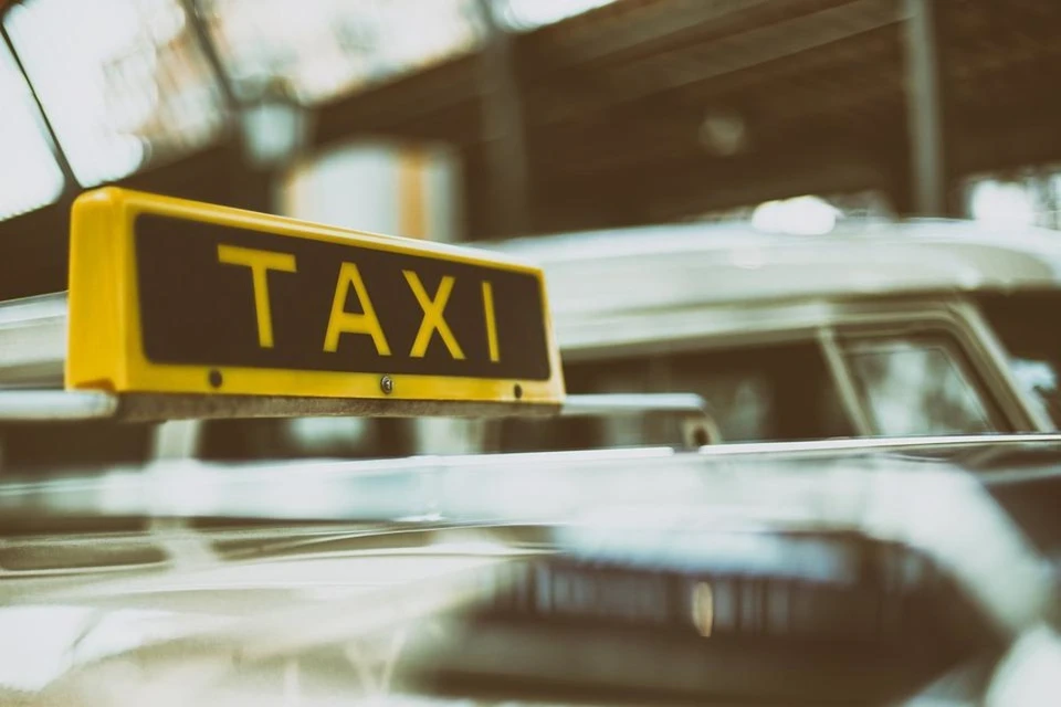 В Беларуси «Яндекс» и Uber обяжут платить рекламный сбор за фирменные наклейки на машинах. Фото: pixabay.com
