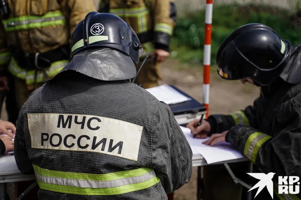 Специалисты спасли людей из огня