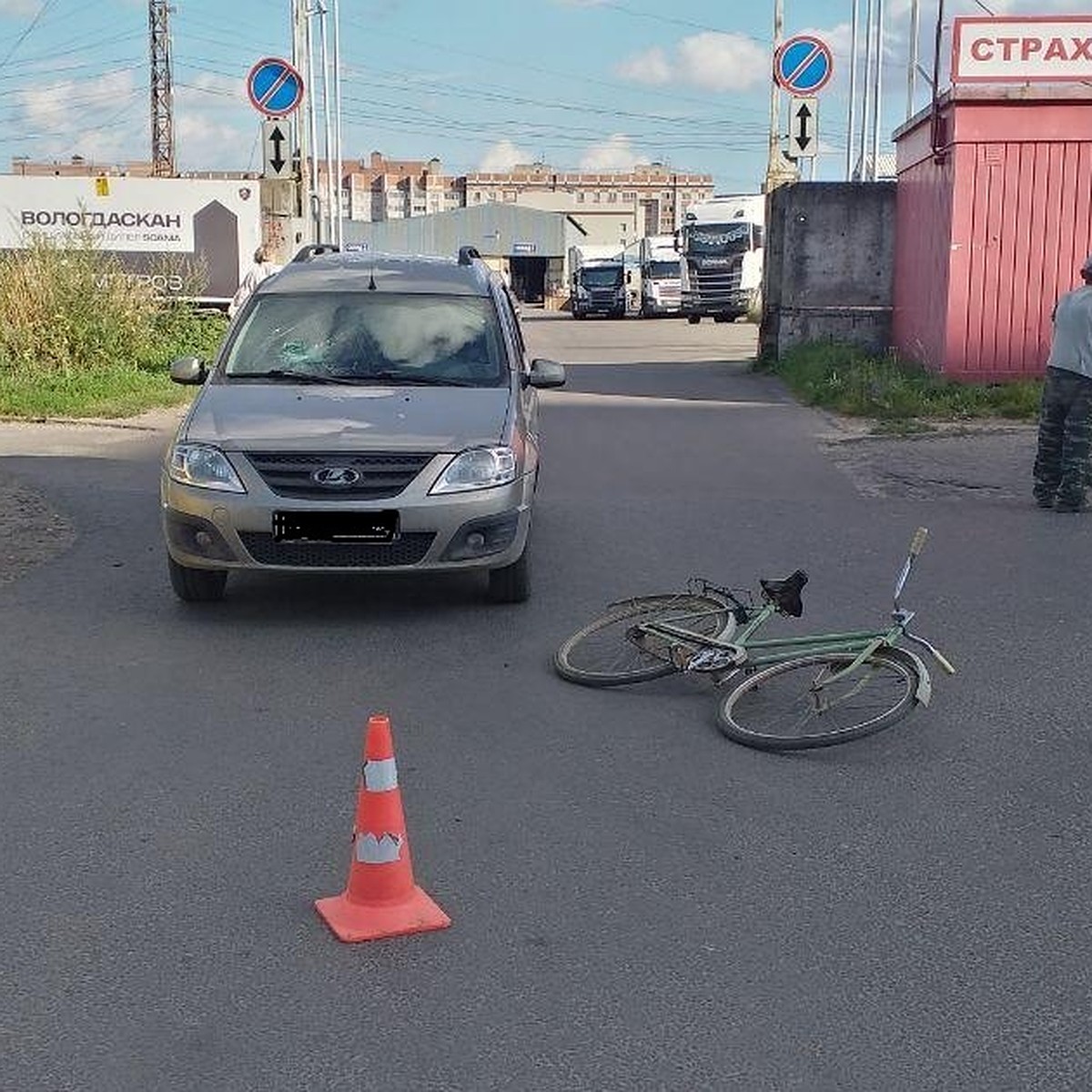 Пенсионера на велосипеде в Вологде сбила Лада Ларгус - KP.RU