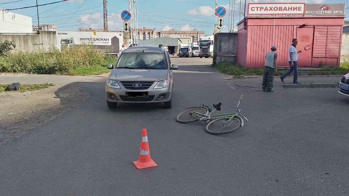 Пенсионера на велосипеде в Вологде сбила Лада Ларгус - KP.RU