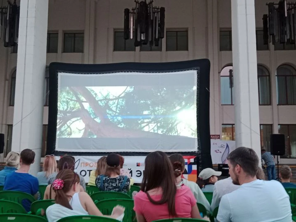 Курян приглашают посмотреть кино на летней площадке