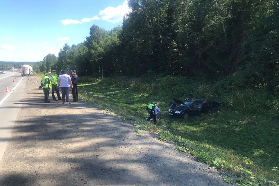 В результате от полученных телесных повреждений на месте ДТП погибла 16-летняя девушка. Фото: ГИБДД Свердловской области