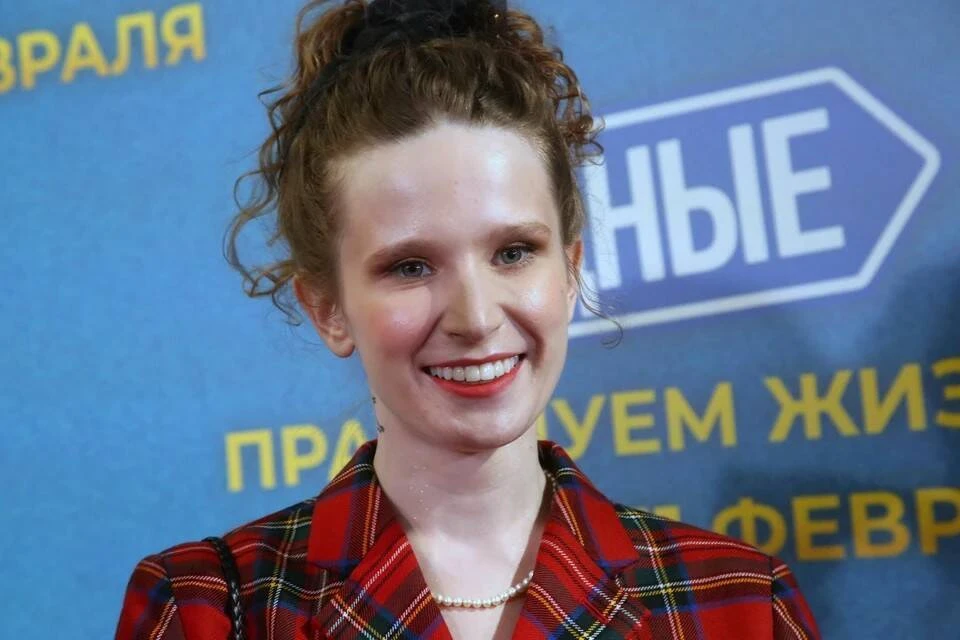Российская певица Монеточка родила дочь за границей