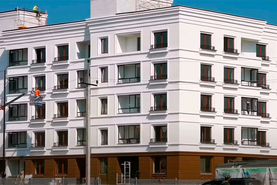 В Сети появился ролик о полной готовности к сдаче и заселению первых новых многоэтажных домов в Мариуполе.