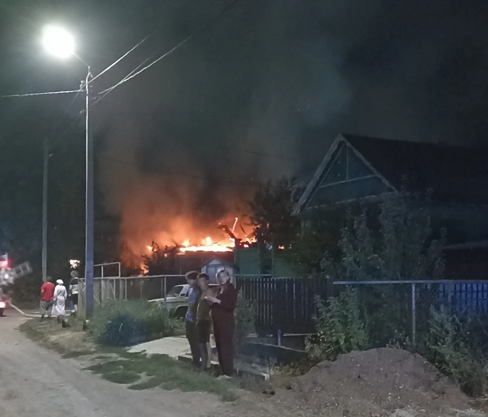 В Оренбурге сгорел жилой дом на улице Краснопартизанской в центре города -  KP.RU