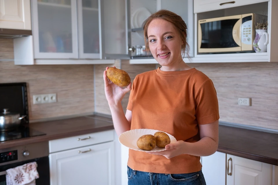 В основе большинства рецептов, конечно, картошка - королева чипсов