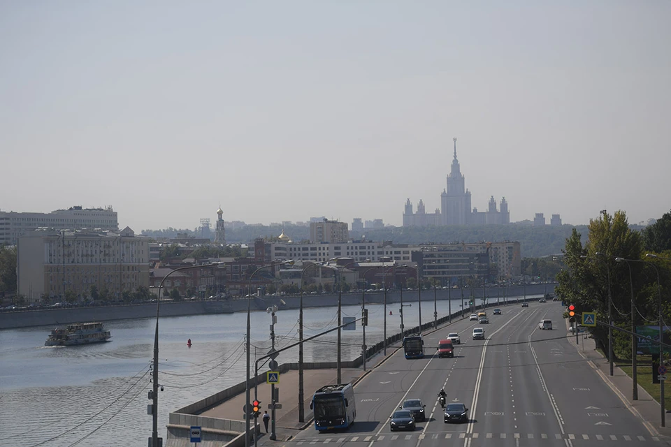 Вернувшаяся в Москву жара до +32 градусов гарантирует, что смог и запах гари задержатся в Москве еще на неделю