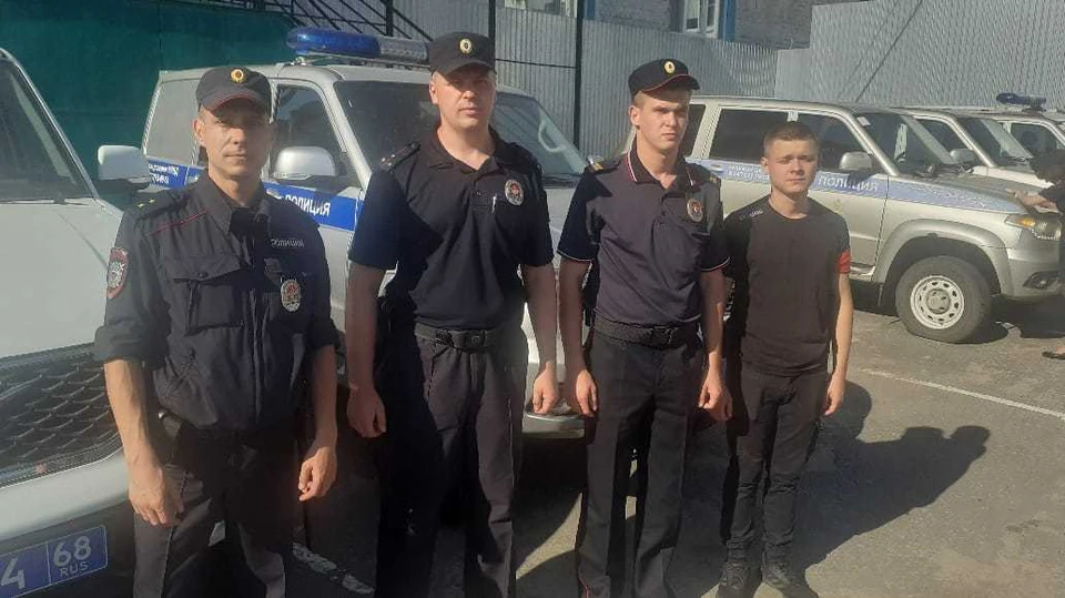 Полицейские вывели из огня жительницу полыхающей квартиры