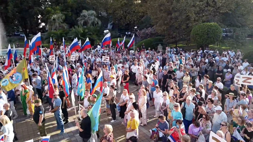 Более пяти тысяч человек собрались на площади Искусств Фото: пресс-служба администрации Сочи