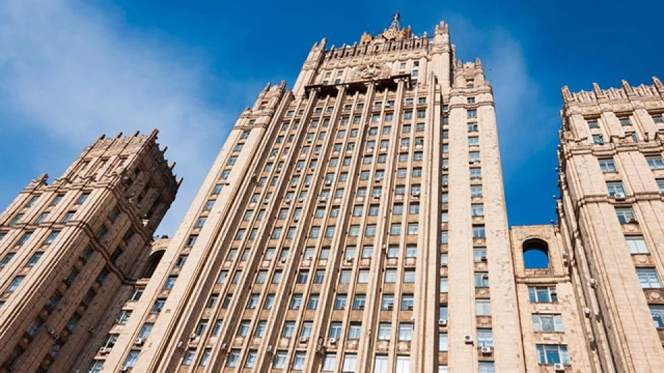 В российским МИДе выступили с жесткими заявлениями по поводу сноса памятников в Прибалтике