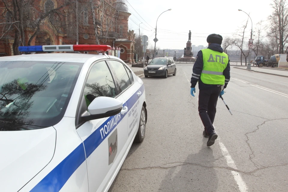 В центре Москвы сотрудники ДПС вынуждены были стрелять по «Лексусу», который протащил инспектора