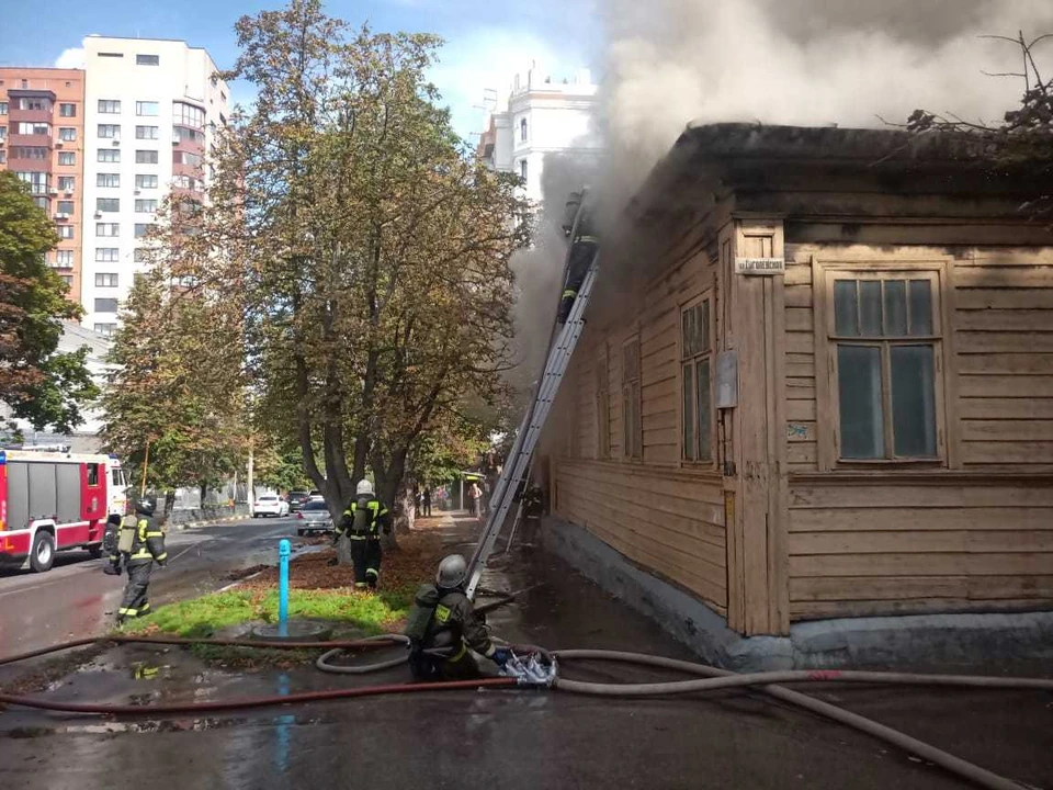 В центре Тулы произошел пожар в частном доме на четыре семьи
