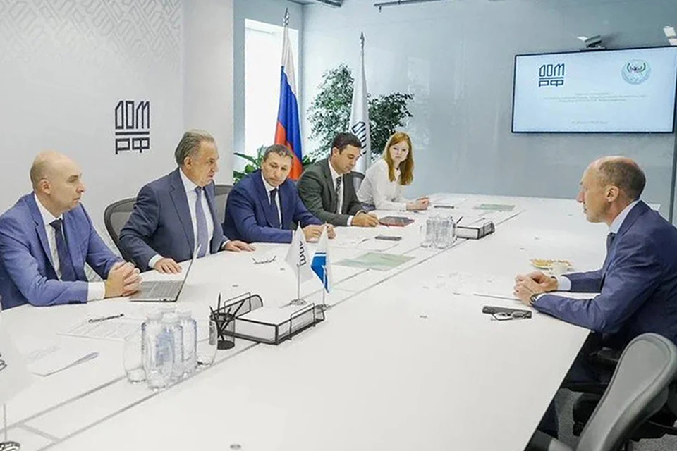 Рабочая встреча Олега Хорохордина и Виталия Мутко