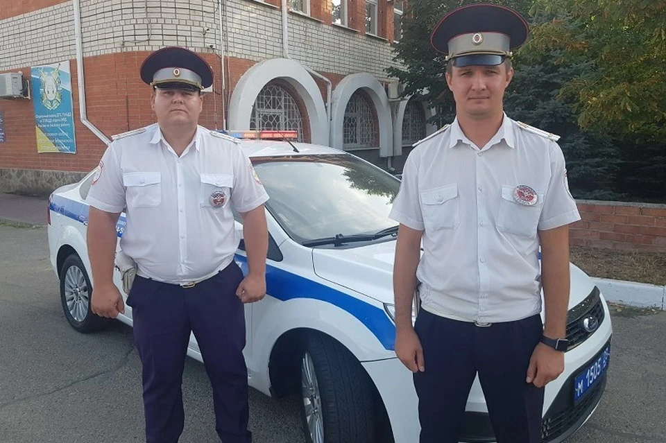 Старший лейтенант полиции Станислав Глущенко и лейтенант полиции Андрей Слесаренко Фото: пресс-служба ГУ МВД РФ по Краснодарскому краю