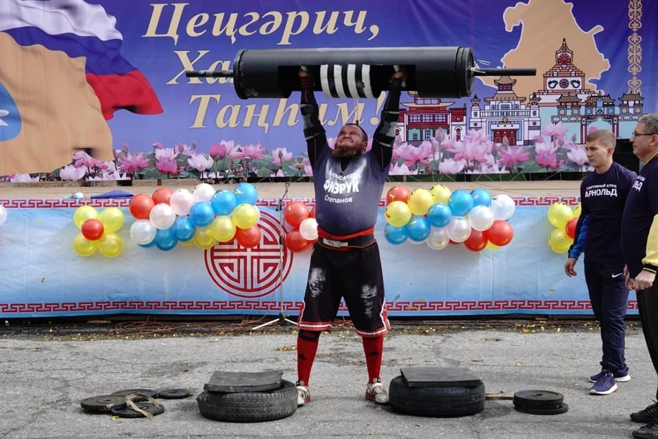 Александр не раз принимал участие в соревнованиях по силовому спорту. Фото героя публикации.