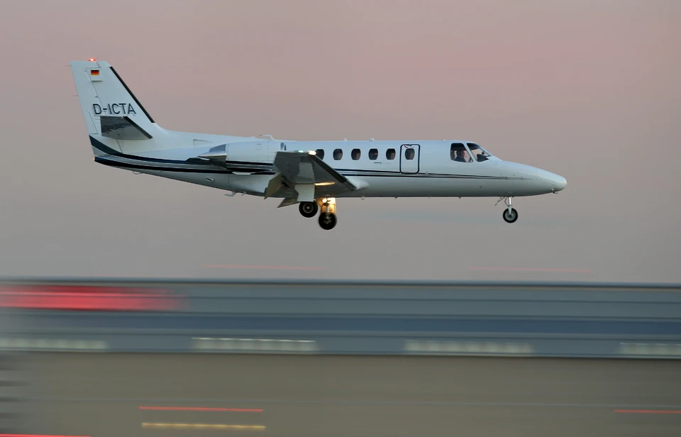 Caмолет Cessna 551.