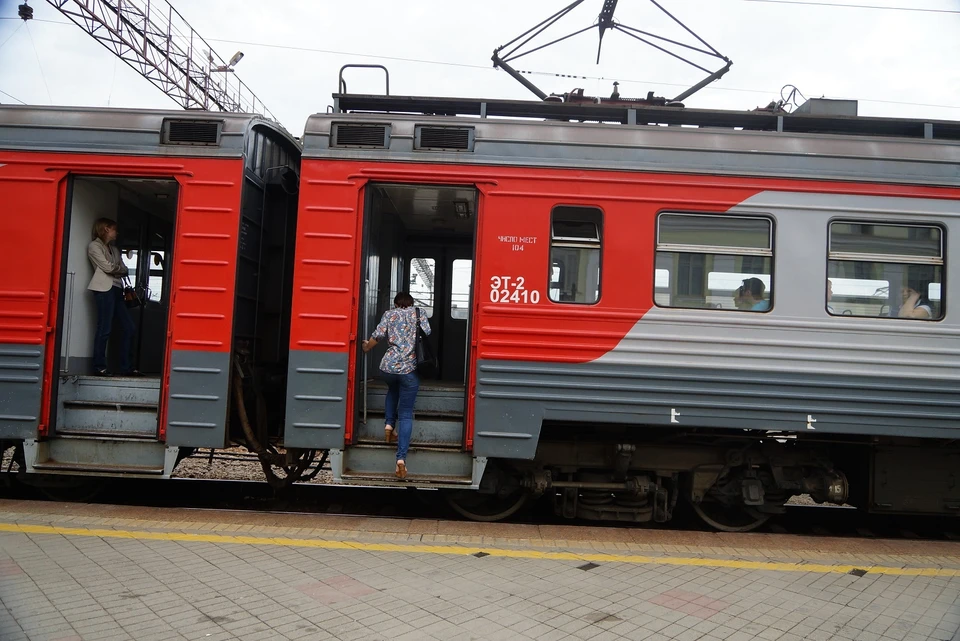 Женщина везла наркотики в спортивной сумке на верхней полке в купе