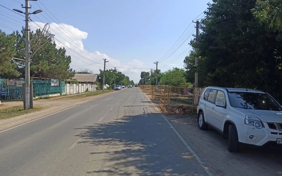 Вокруг ремонтируемых колодцев установлены ограждения