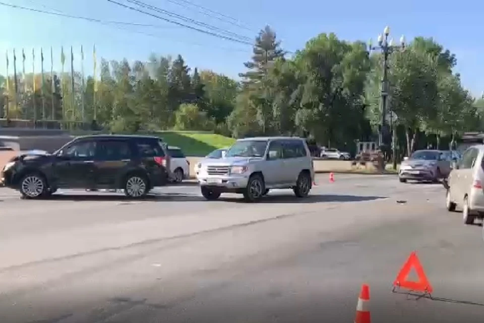 Утро в Хабаровске началось с аварии в центре города