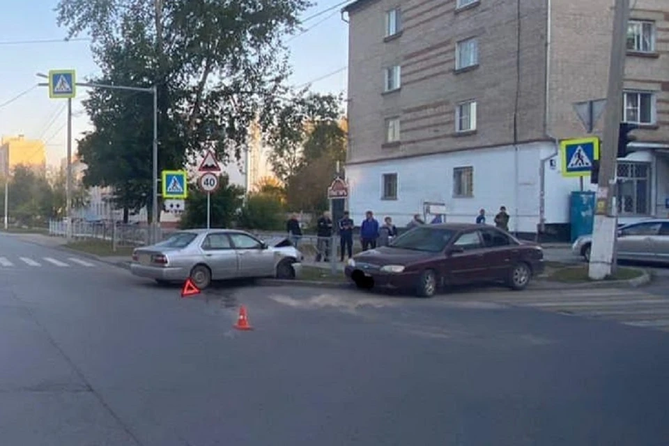 Две девочки попали в больницу после жесткого столкновения двух иномарок в Бердске. Фото: ГИБДД по НСО.