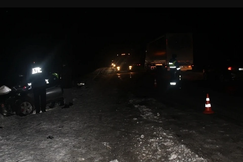 Машина с беременной девушкой вылетела на встречную полосу в грузовик Фото: ГИБДД Свердловской области