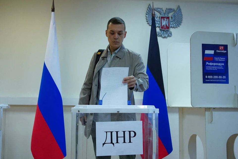 "Украина хотела бы закрыть тему референдума. Но реальность более жестока", - сказал советник Зеленского Михаил Подоляк.