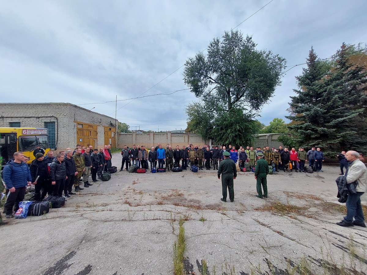 «Бегать никто не собирается»: в Саратове проводили в дорогу резервистов из  Заводского района - KP.RU