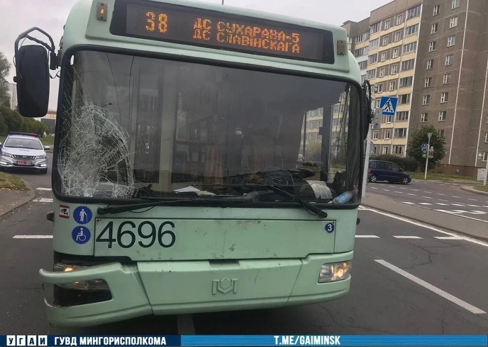 22-летний парень попал под троллейбус в Минске. Фото: УГАИ ГУВД Мингорисполкома