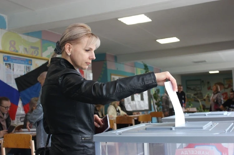В Донбассе подвели итоги референдума: В ДНР за вхождение в состав России проголосовали 99,23% избирателей, в ЛНР - 98,42%