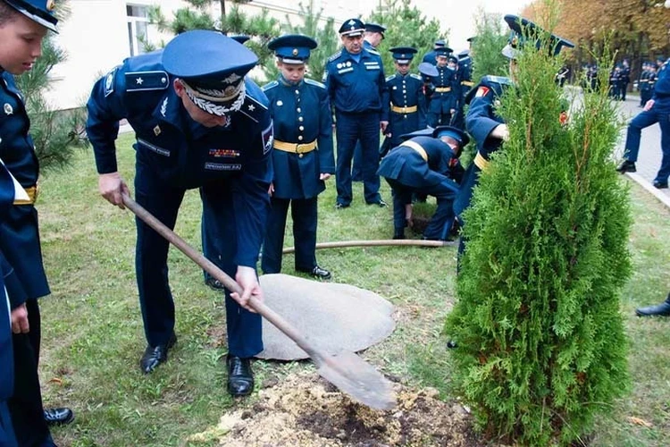 «Комсомолка» открыла в Ставрополе «Аллею Ангелов» в память о погибших на Донбассе детях