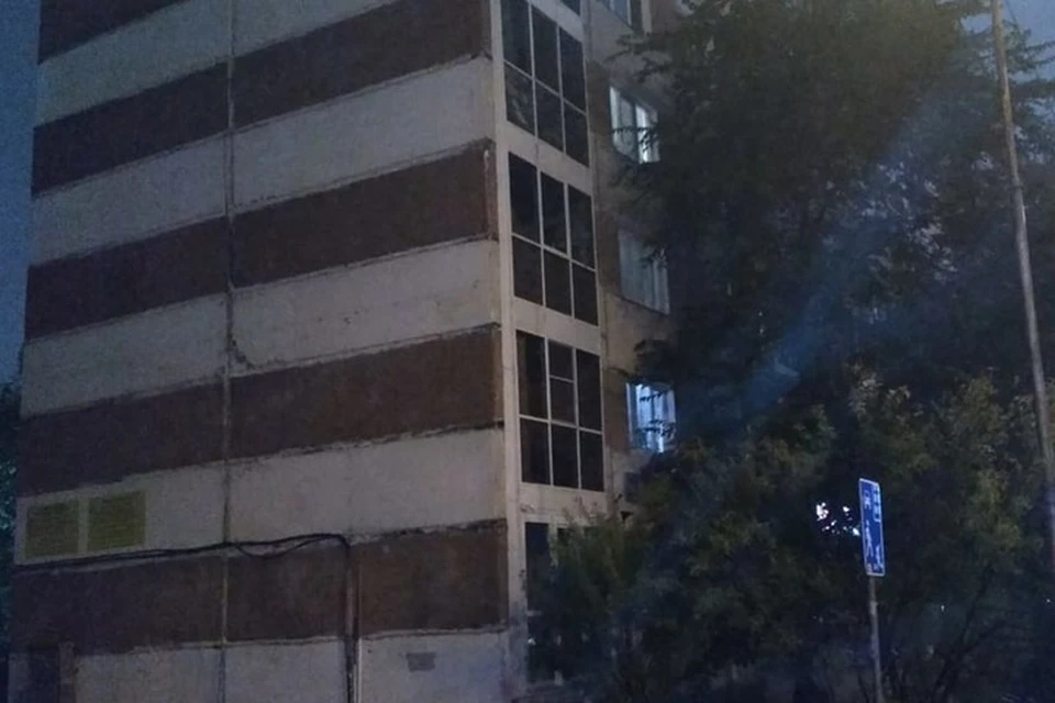 Вечером 29 сентября на балконе шестого этажа вспыхнули вещи.