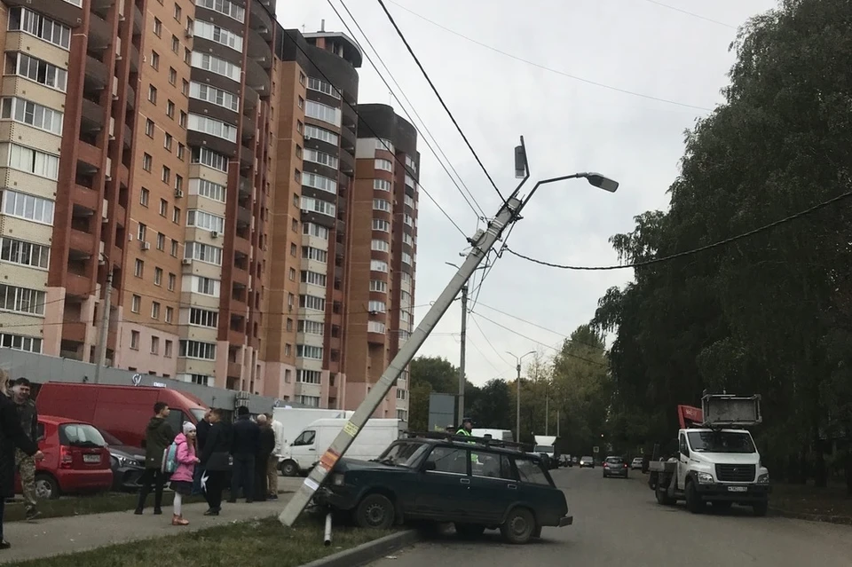 В Приокском ВАЗ-2104 снес бетонный столб. Фото: Татьяна Елисеева | ПУВР