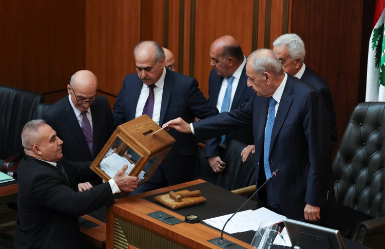На выборах президента Ливана победил пустой бюллетень