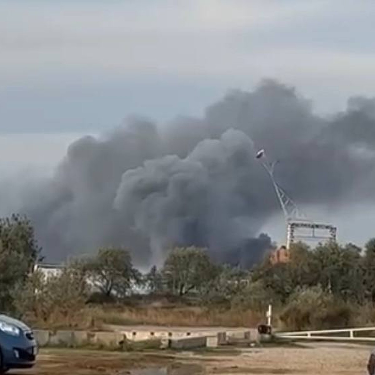 В Севастополе на аэродроме Бельбек укатился самолет и загорелся из-за  частичного подрыва боекомплекта - KP.RU