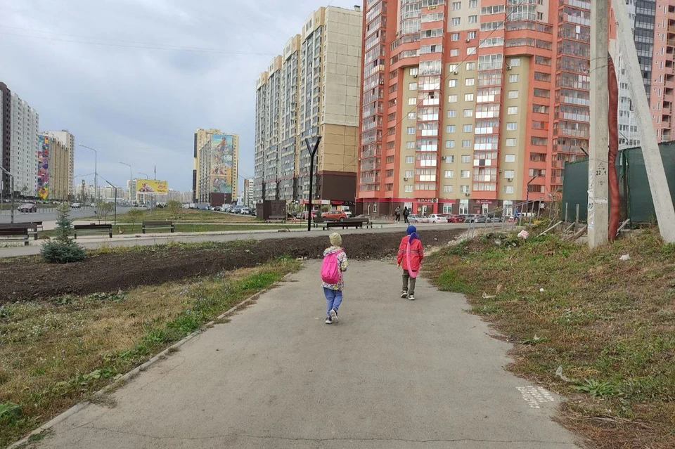 Жителям непонятна логика, по которой спроектировали тротуары.