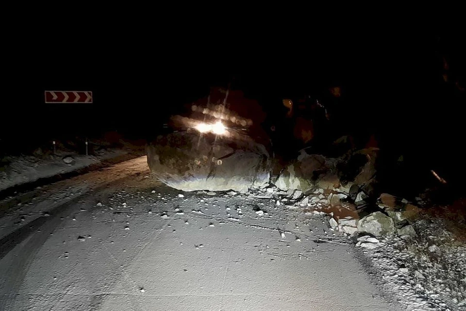 Дорога сегодня загнался. Обрушение горы в Республике Алтай. Обвал в Чемале. Камский перевал дорогу сегодняшнюю дорогу.