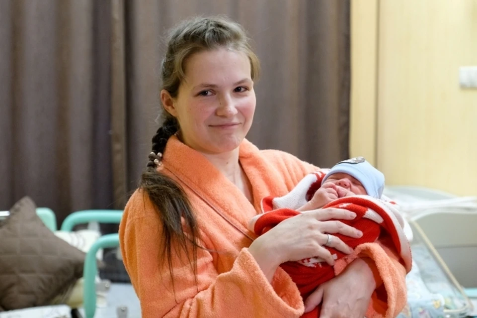 За две недели в Крыму свидетельства о рождении получили 696 малышей