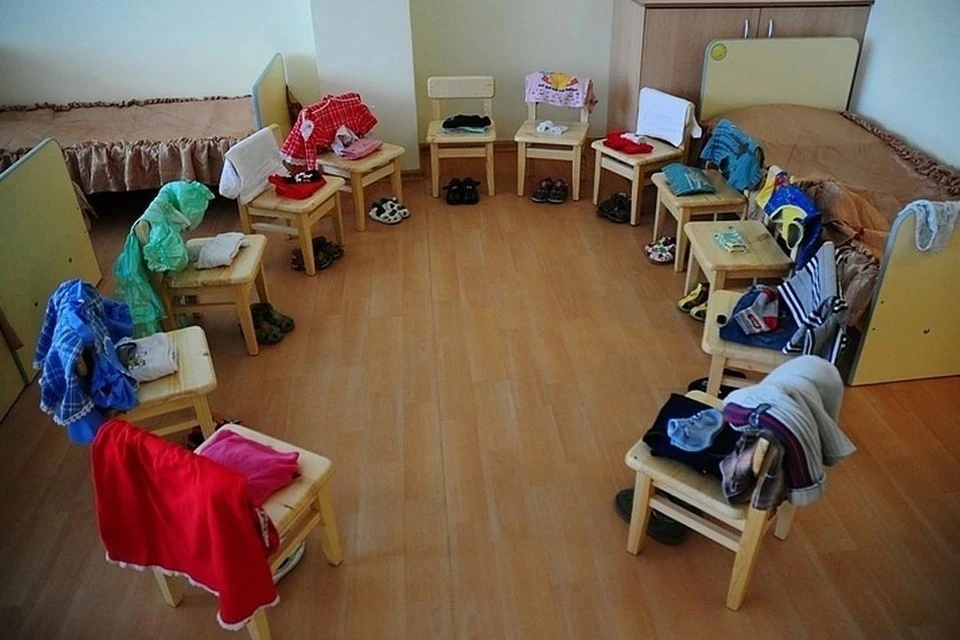 В Новосибирске родители не забрали ребенка из детского сада.