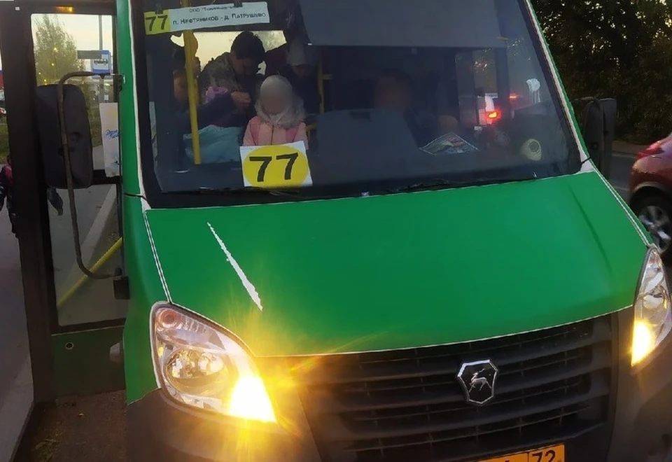 В Тюмени водитель пытался выгнать из автобуса школьника, у которого на карте не хватило денег.