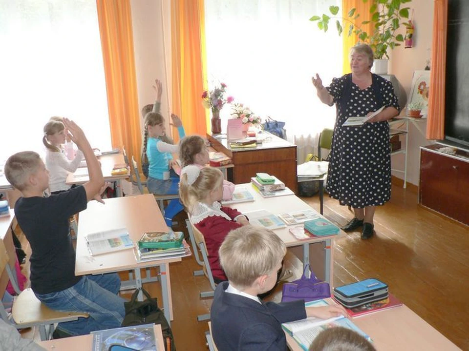 Учитель не просто профессия – миссия: с Днем учителя туляков поздравили Ольга Слюсарева и Дмитрий Миляев