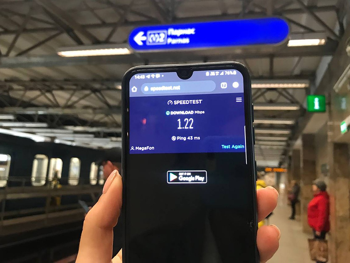 В метро Петербурга анонсировали Интернет. Мы проверили, на каких станциях  Сеть ловит, а где - мертвые зоны - KP.RU